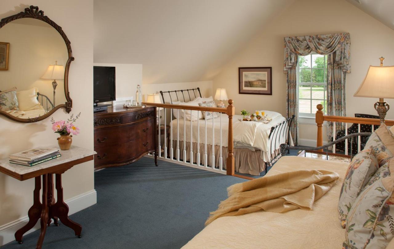 Inn at Warner Hall Gloucester Exteriör bild